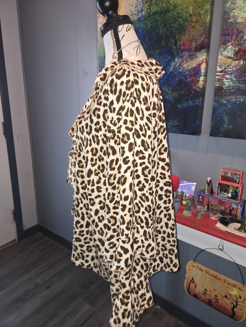 Torrid Sexy Tie Front Blouse. Leopard Print. Long Sleeve. Size 0. Worn Twice! - Picture 7 of 12